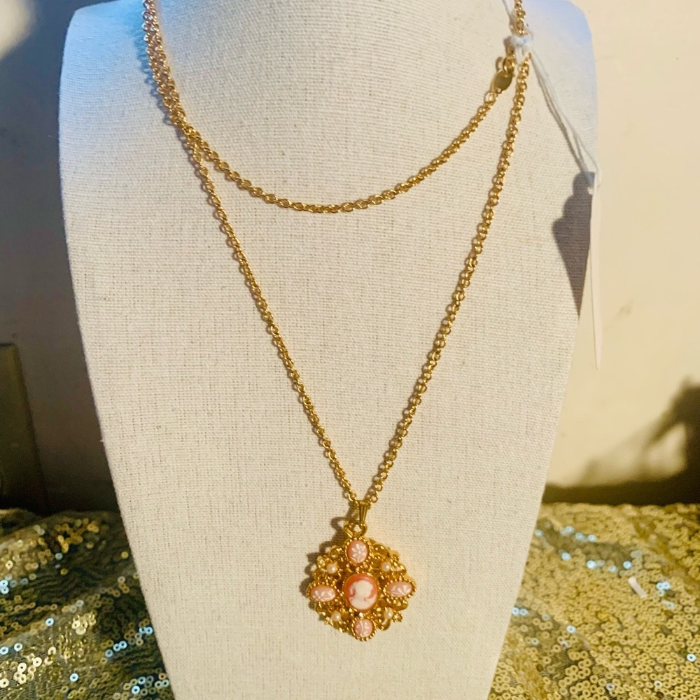 Vintage Signed Avon Gold and Pink Cameo  Pendant Necklace